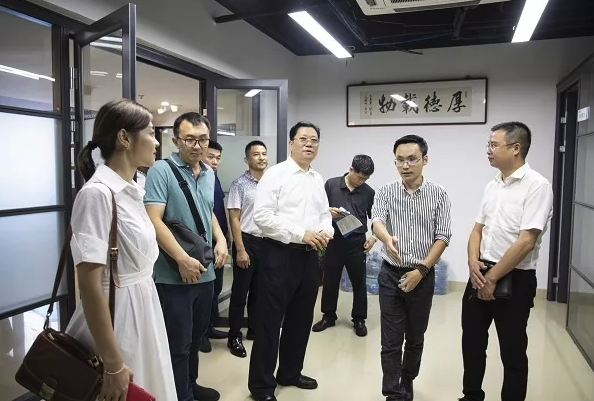 河北霸州市长莅临厦门日村科技参观指导