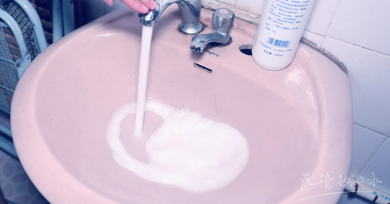 水管清洗效果解释：自来水管清洗出来的水为什么会白浊发黄？